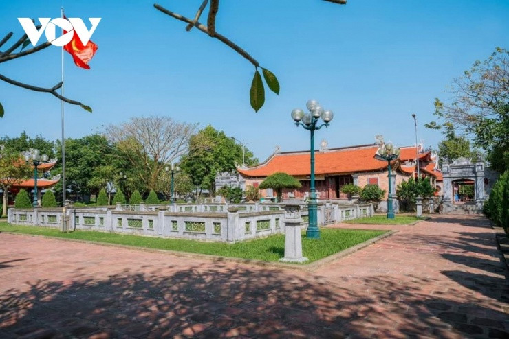 Đền A Sào được coi là vùng đất linh thiêng nơi đặt Đệ Nhị Sinh từ, thờ Hưng Đạo Đại Vương Trần Quốc Tuấn