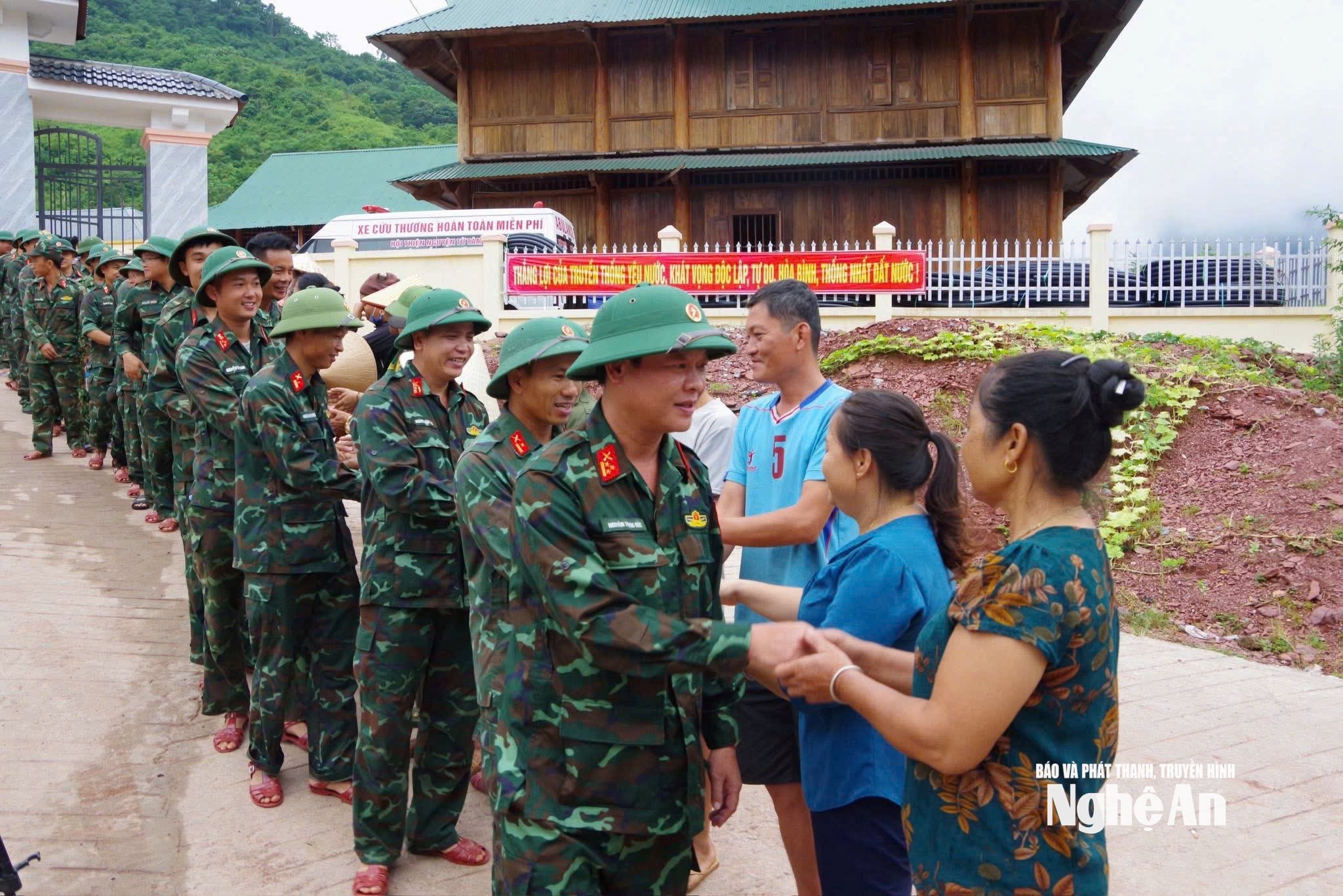 ảnh bộ đội chia tay