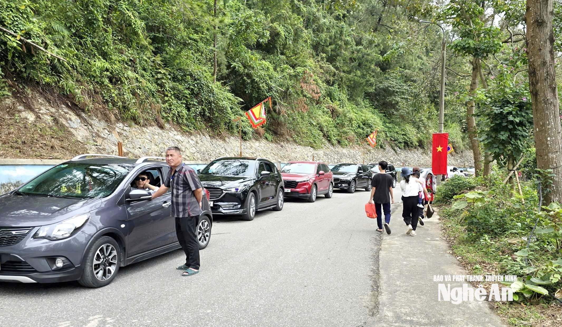 Embouteillage sur la route du temple de l'empereur Quang Trung - Photo de Nguyen Nguyen.