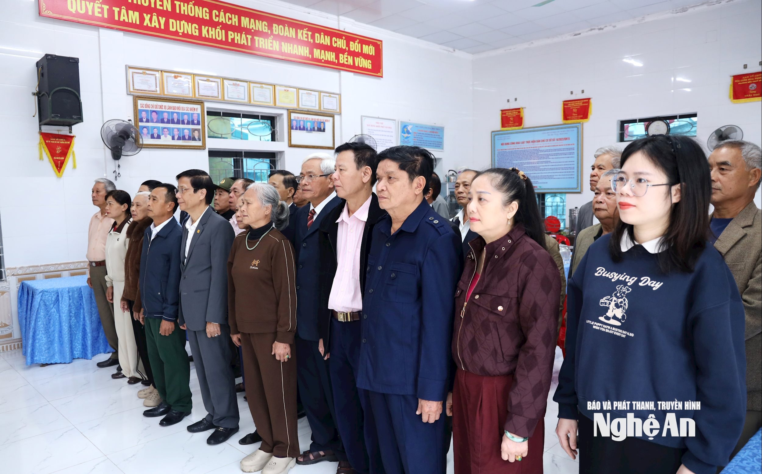 Chào cờ đầu năm- son