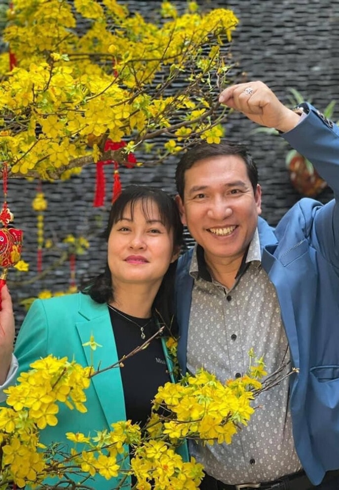 NSƯT Quang Thắng và bà xã.