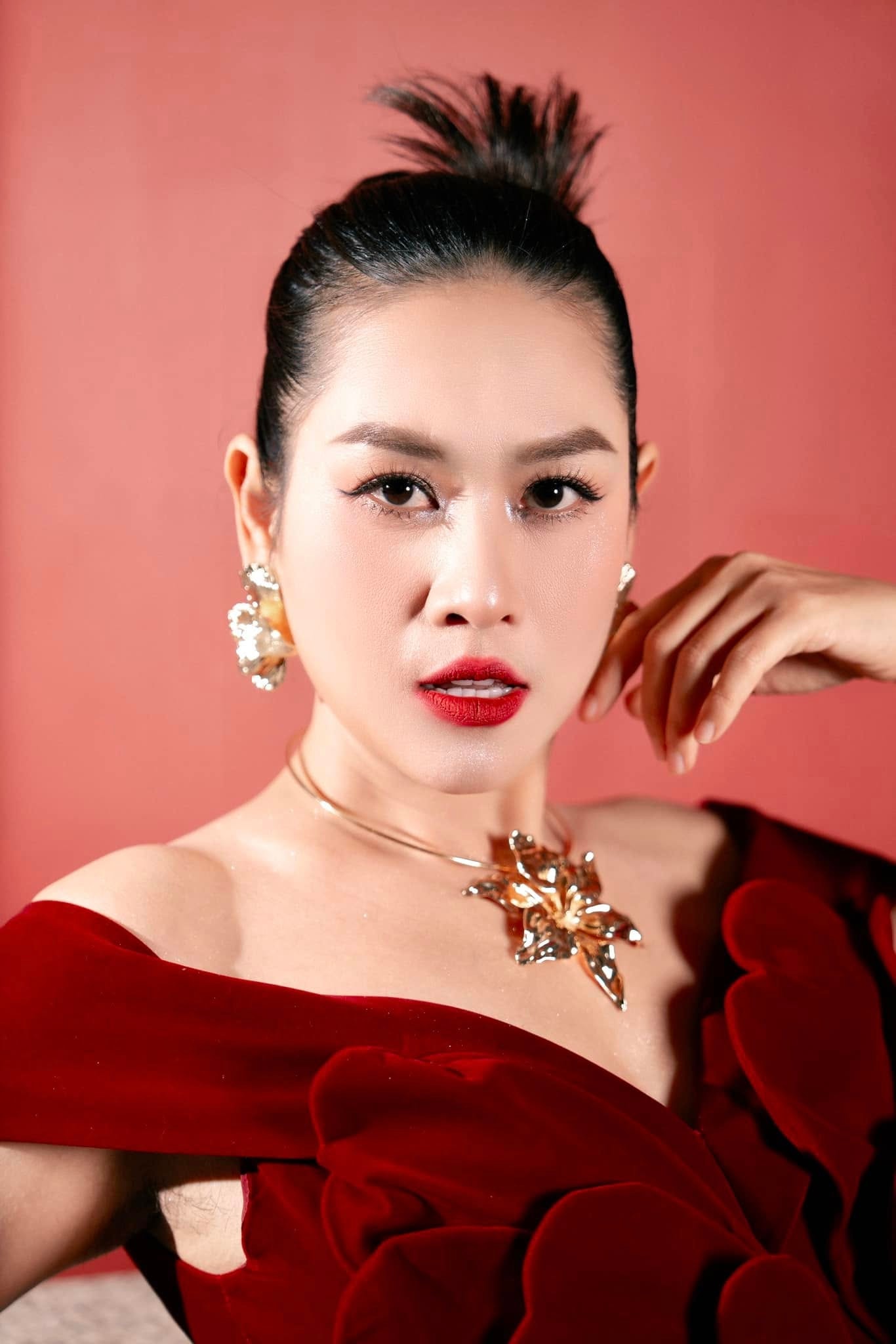 Diễn viên Hà Hương chia sẻ về ký ức Tết