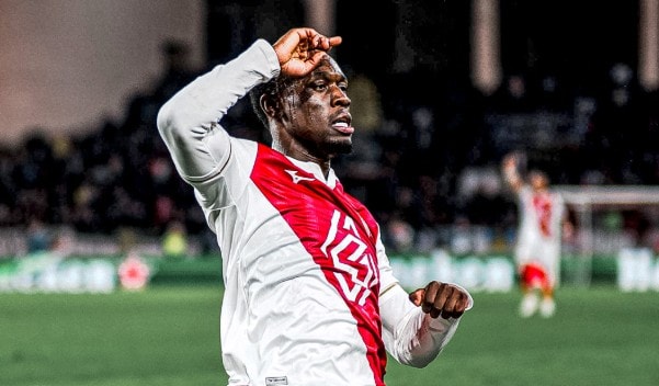 Tiền đạo Folarin Balogun ăn mừng cú đúp bàn thắng vào lưới PSG.