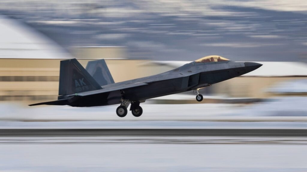 F-22 Raptor trong một buổi huấn luyện trên không