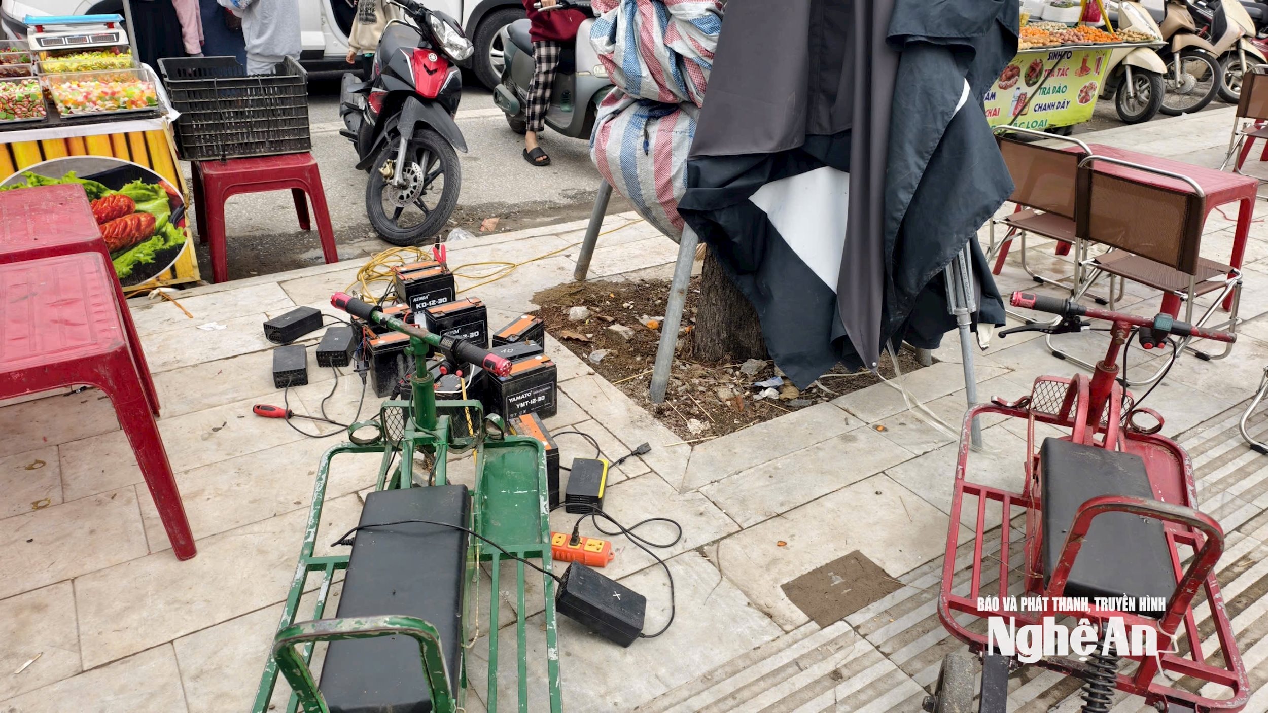 xe điện phố hoa. Ảnh Diệp Thanh0