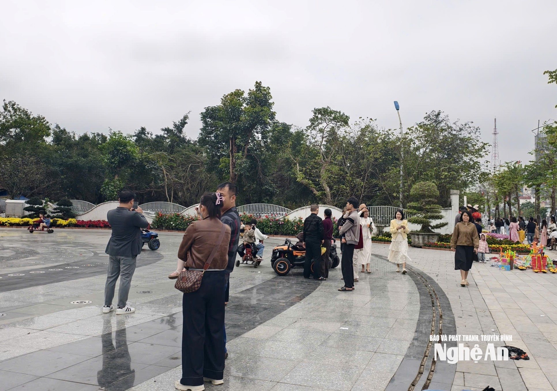 xe điện phố hoa. Ảnh Diệp Thanh3