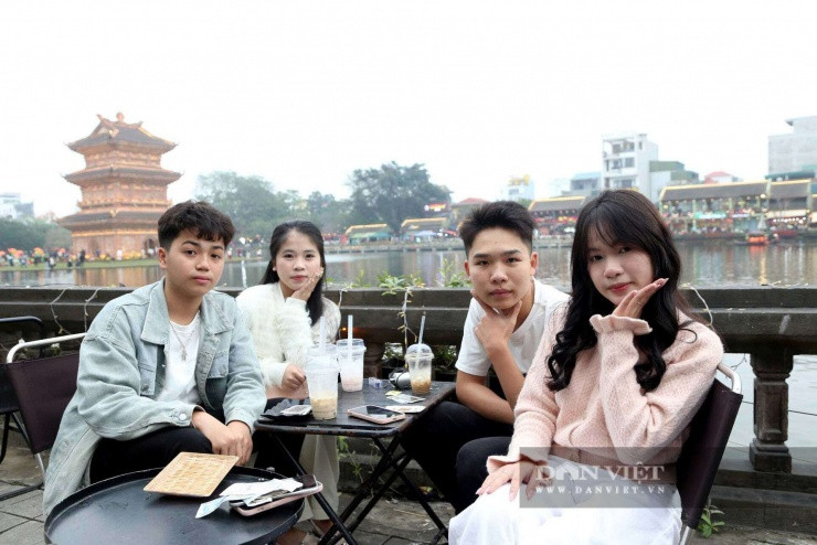 Phố cổ Hoa Lư được các bạn trẻ tìm đến tham quan đầu năm mới