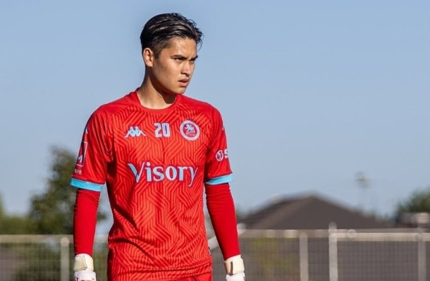 Thủ môn Lawrence Caruso trong buổi tập tại Thể Công Viettel