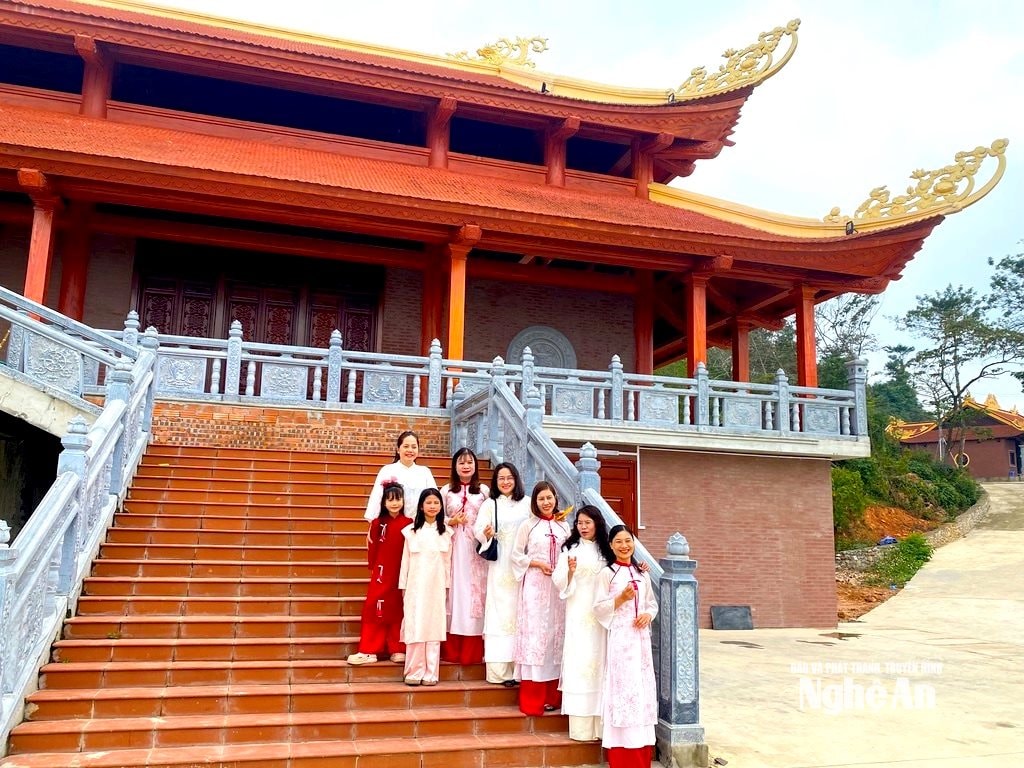 Các nữ