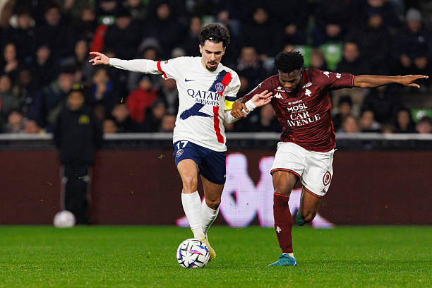 PSG chuẩn bị hành quân đến sân của Metz.