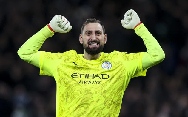 Gianluigi Donnarumma thi đấu trong màu áo Man City tại Ngoại hạng Anh.