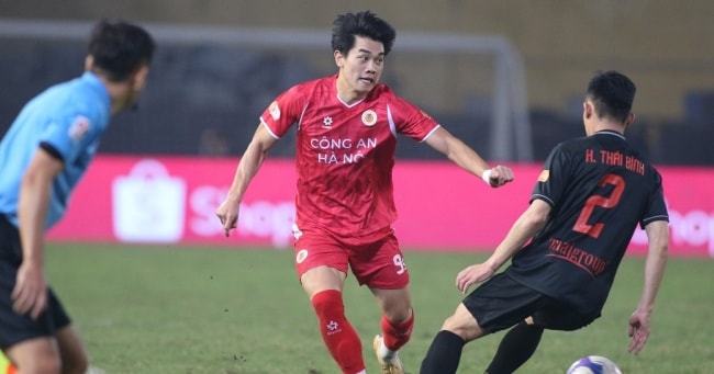 CLB Công an Hà Nội chiếm ưu thế lớn trong cuộc đua vô địch V-League 2025/26.