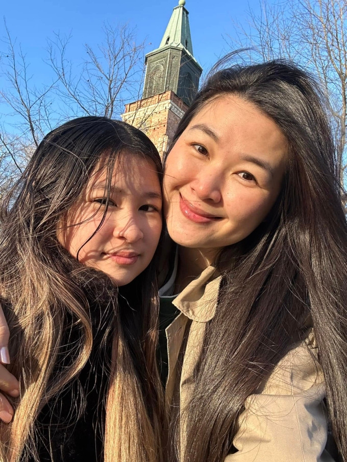 Mạc Anh Thư và con gái tại thành phố Turku, Phần Lan