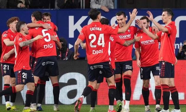 Osasuna ăn mừng chiến thắng lịch sử trước Real Madrid.