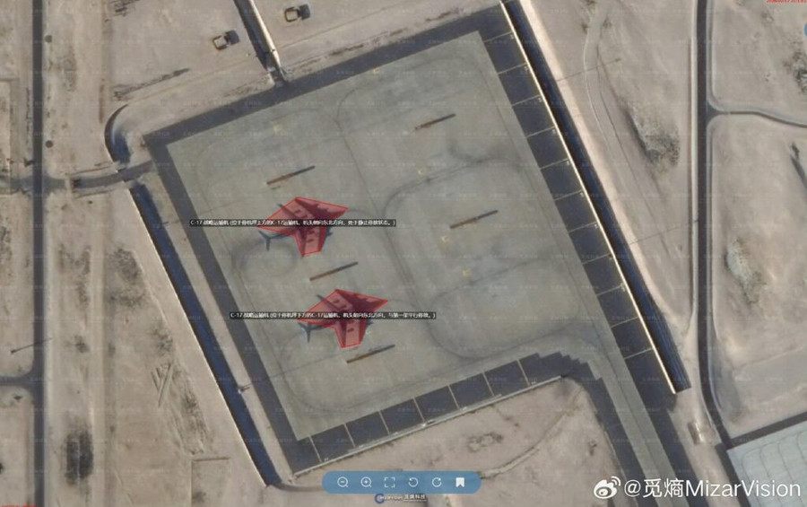Máy bay tiếp dầu tại căn cứ Al Udeid, Qatar