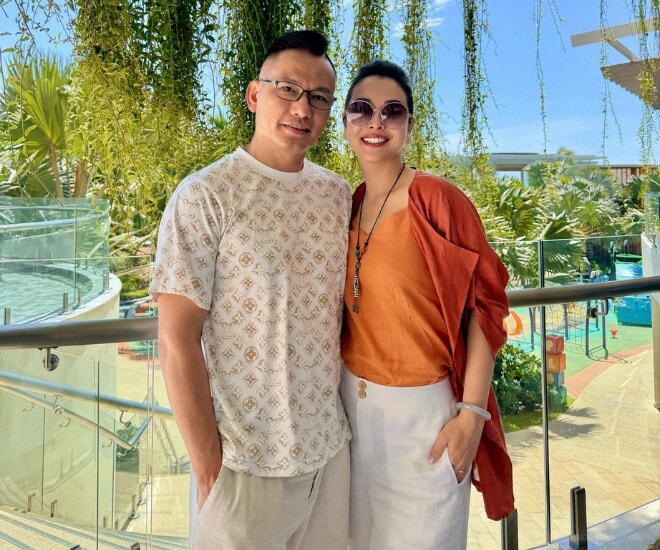 Vợ chồng Hoa hậu Jennifer Phạm du xuân đầu năm mới.
