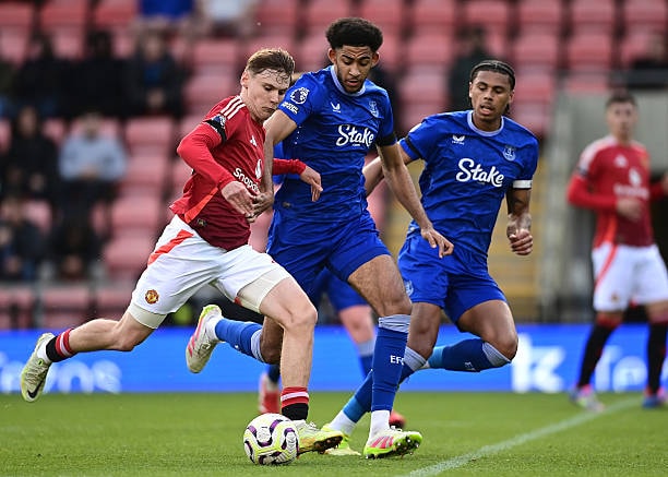 Tiền vệ Jack Moorhouse trong màu áo tập của Manchester United