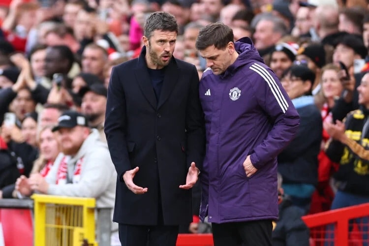 Nhiều yếu tố khách quan và chủ quan đang ủng hộ Michael Carrick nắm quyền chính thức tại Man Utd.