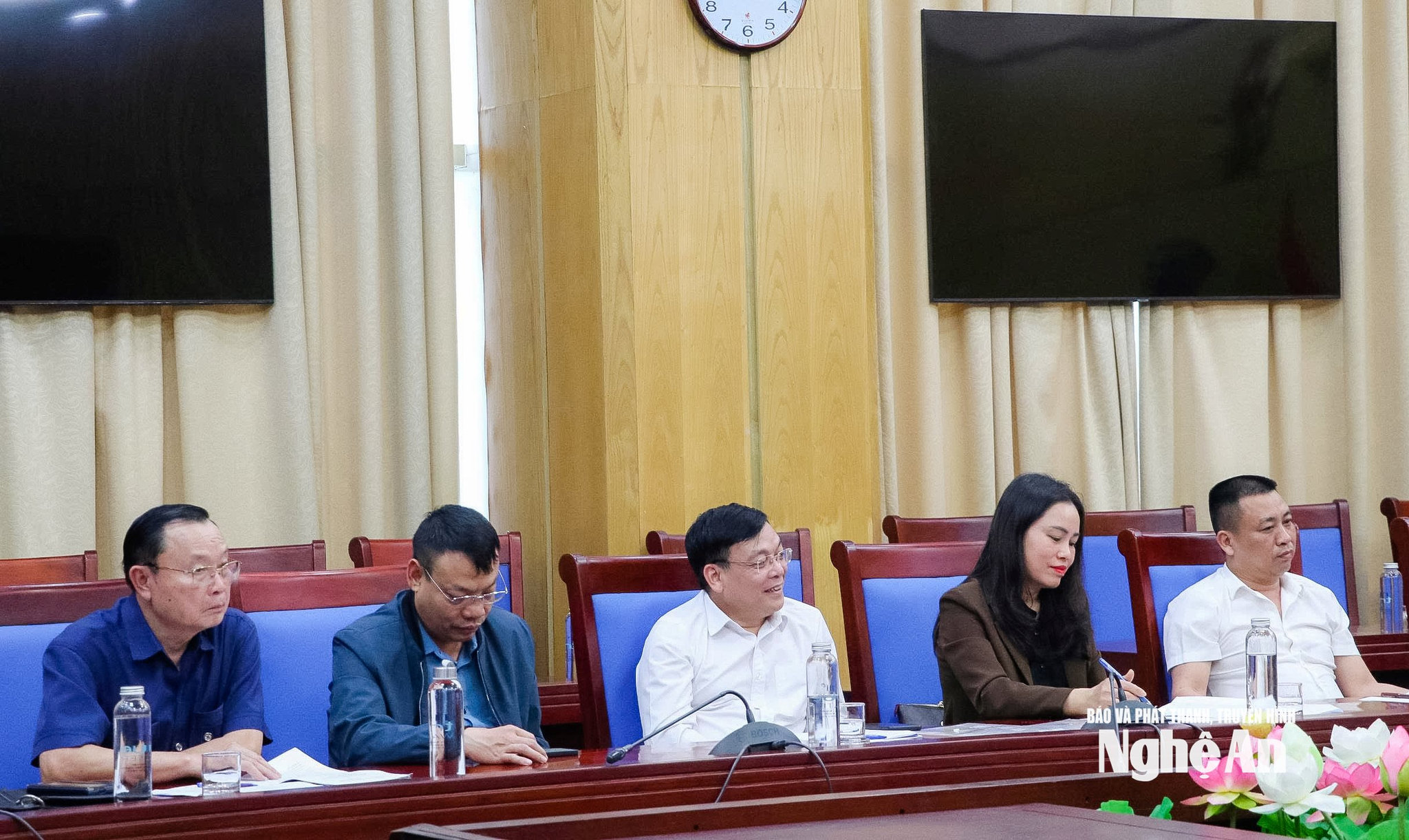 đại biểu 2