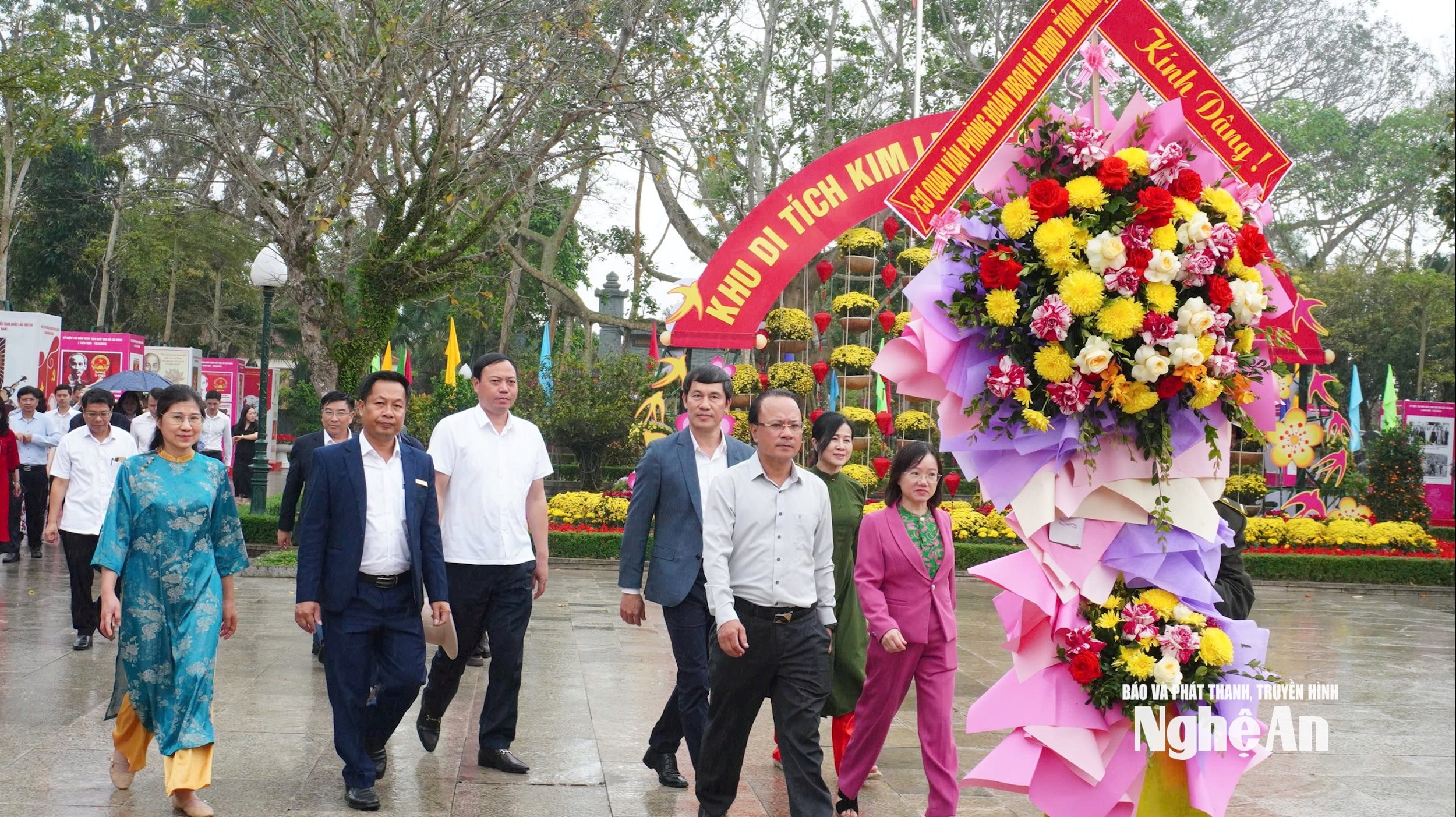 ảnh dâng hoa