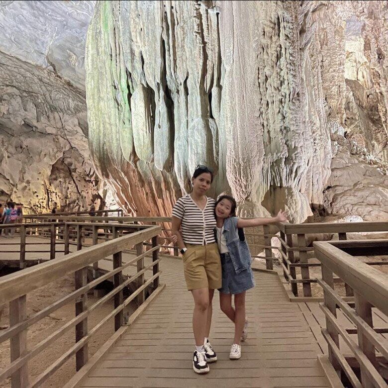 Bảo mẫu luôn yêu thương, chăm sóc bé Lavie chu toàn, không để thiếu thứ gì.