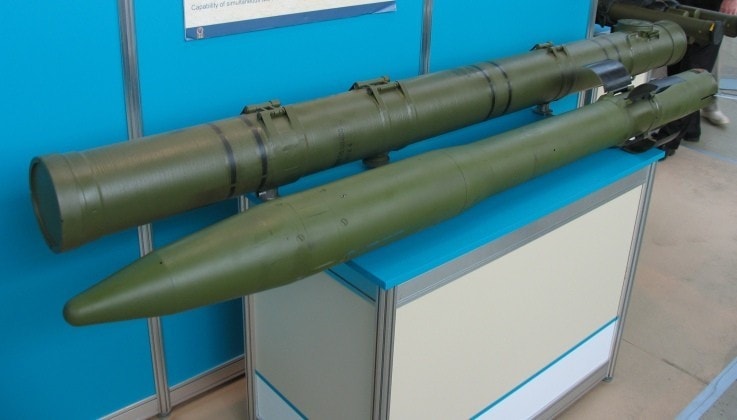 Tên lửa Khrizantema-M lắp đặt trên giá treo của trực thăng Mi-28
