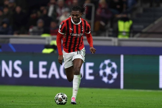 Rafael Leao ăn mừng bàn thắng, người được kỳ vọng sẽ nâng tầm hàng công Arsenal.