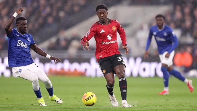 Kobbie Mainoo tiếp tục thể hiện phong độ ấn tượng trong màu áo Manchester United.