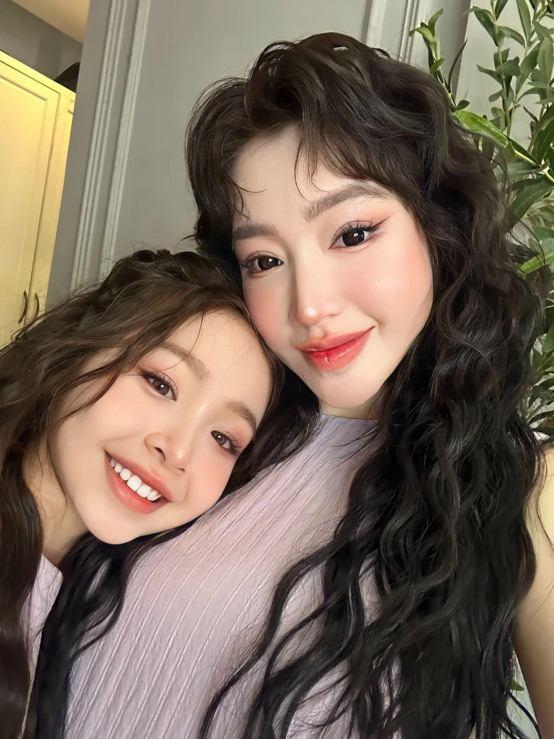 Cadie Mộc Trà nhiều lần gây sốt vì ngoại hình xinh xắn từ bé.