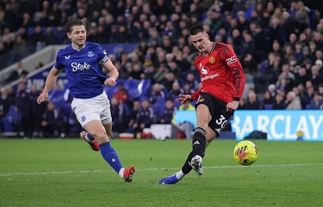 Manchester United cải thiện vị trí trên bảng xếp hạng