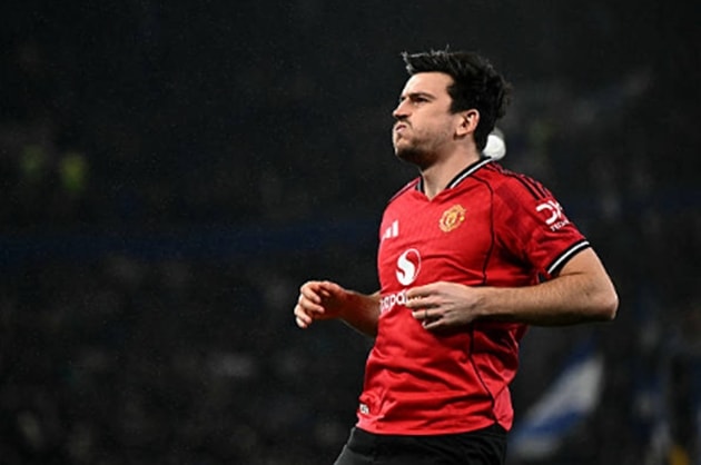Harry Maguire thể hiện đẳng cấp không chiến