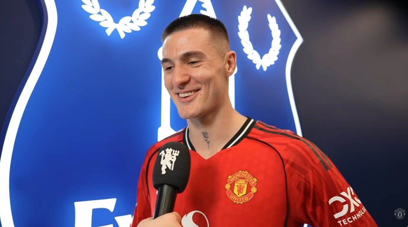 Benjamin Sesko ăn mừng bàn thắng quan trọng cho Manchester United.