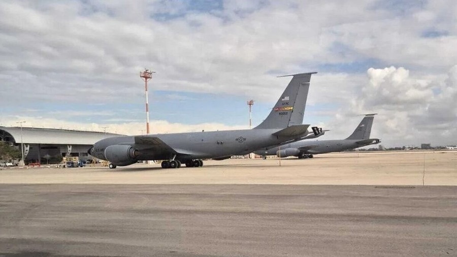 Máy bay tiếp nhiên liệu KC-135 Stratotanker tại sân bay Ben Gurion của Israel