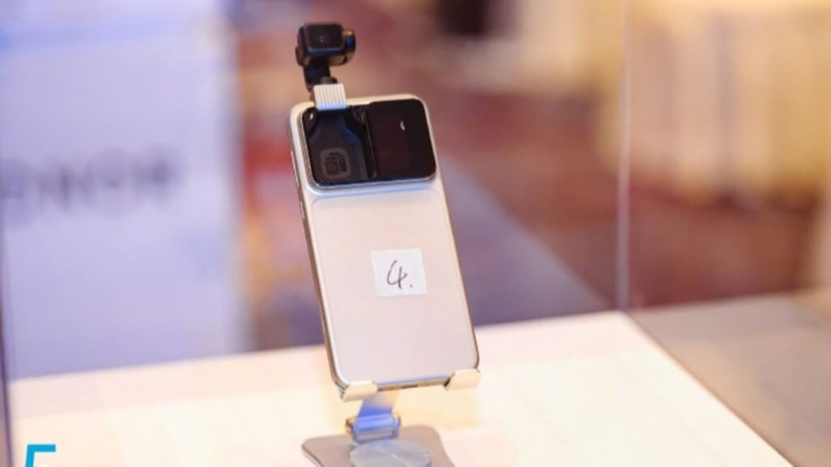 HONOR Robot Phone với thiết kế cánh tay cơ học độc bản