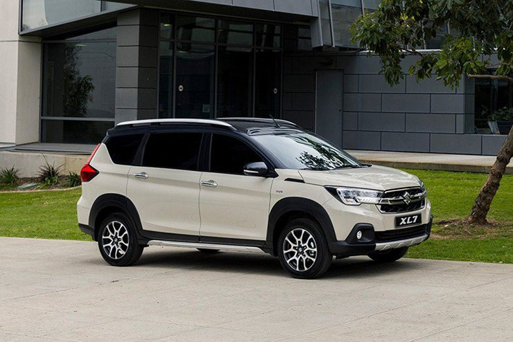 Cụm đèn pha LED thiết kế sắc sảo trên Suzuki XL7 Hybrid