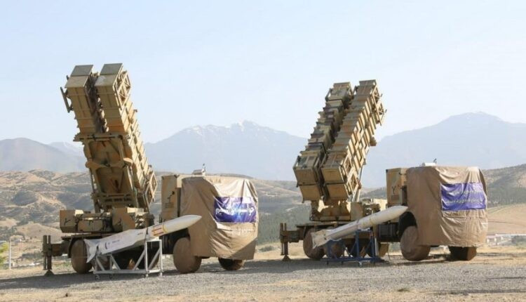 Hệ thống Bavar-373 của Iran trong một buổi lễ duyệt binh.