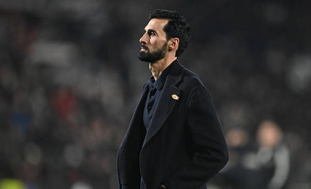 HLV Arbeloa đang phải đối mặt với vô vàn khó khăn khi Real Madrid thi đấu thiếu ổn định thời gian qua.
