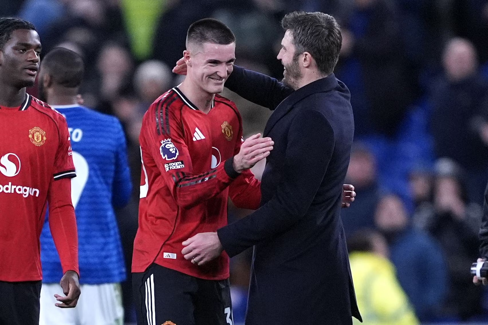 Niềm vui của các cầu thủ Manchester United sau chuỗi trận ấn tượng.