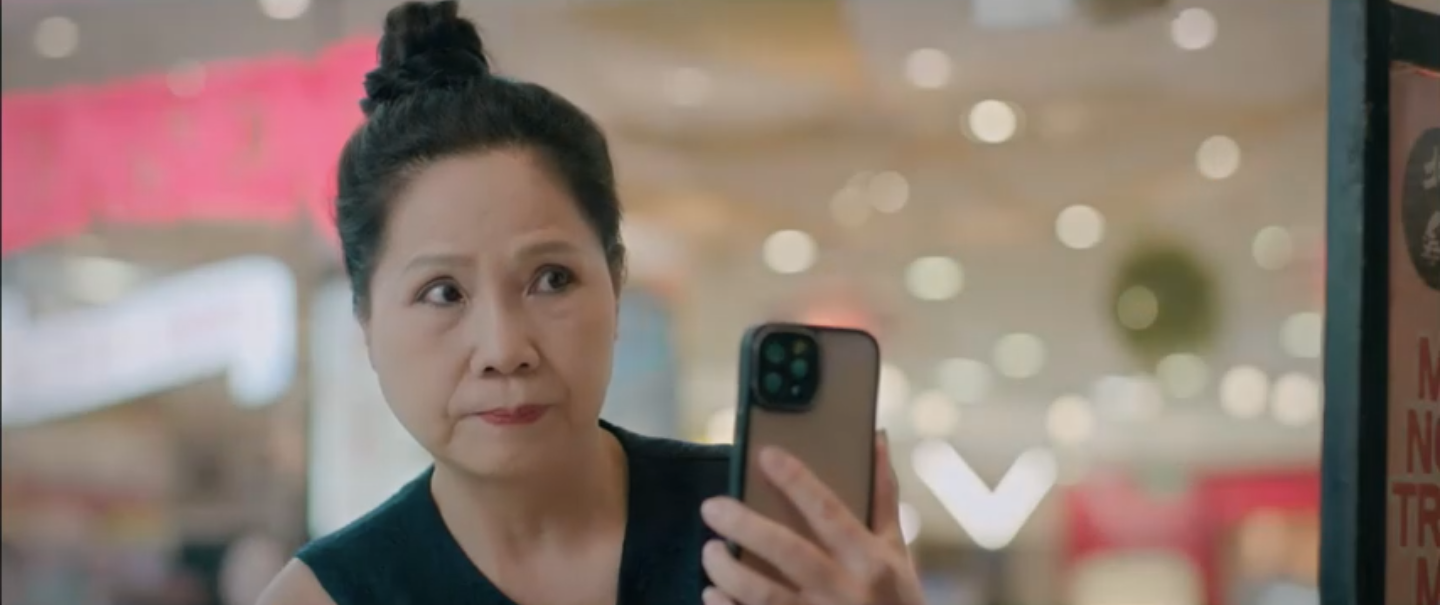 Cận cảnh những hình ảnh thân mật của Khang và nhân tình lọt vào ống kính máy quay.