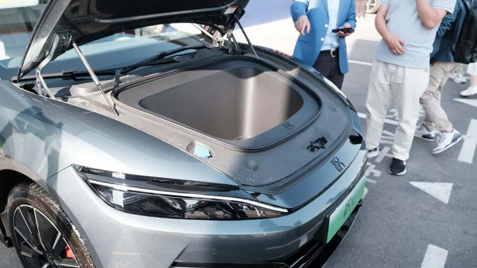 Khoang chứa đồ phía trước frunk trên Ford Mustang Mach-E 2026 trở thành tùy chọn trả phí