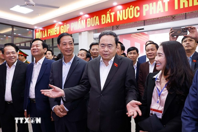 ttxvn-2602-chu-tich-quoc-hoi-cong-tac-bau-cu-hai-phong-3.jpg