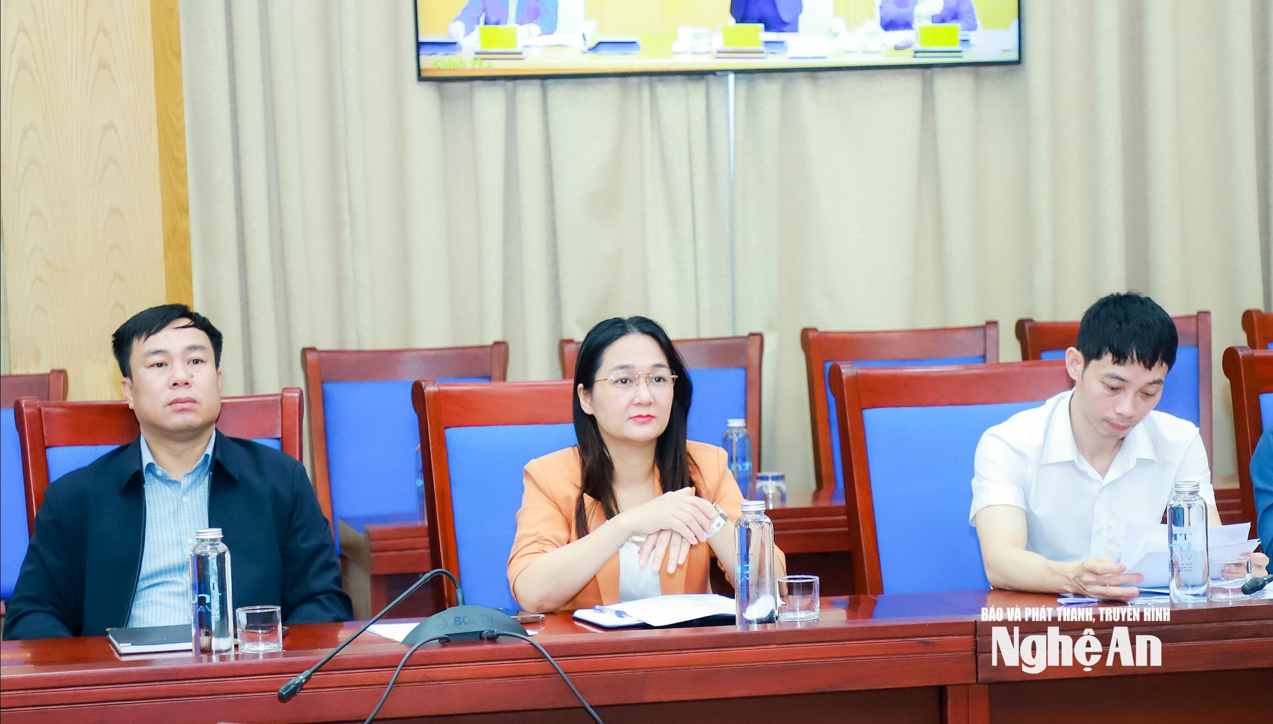 Các đại biểu dự phiên họp tại điểm cầu UBND tỉnh Nghệ An. Ảnh: Thành Duy