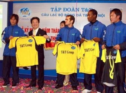 Hình ảnh những ngày đầu thành lập của câu lạc bộ Hà Nội T&T.