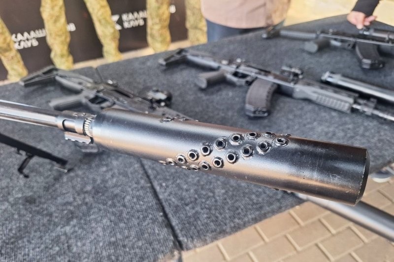 So sánh AK-12K với phiên bản tiêu chuẩn về kích thước và trọng lượng