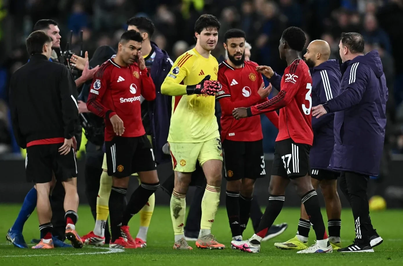Lammens thay đổi cách United phòng ngự.