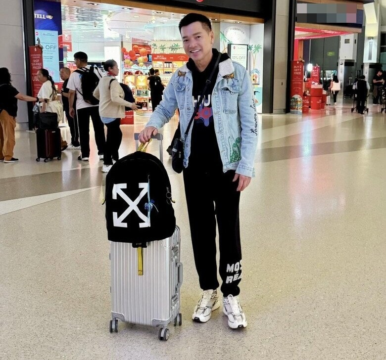 Quang Minh hạnh phúc khi về Việt Nam ăn Tết muộn.