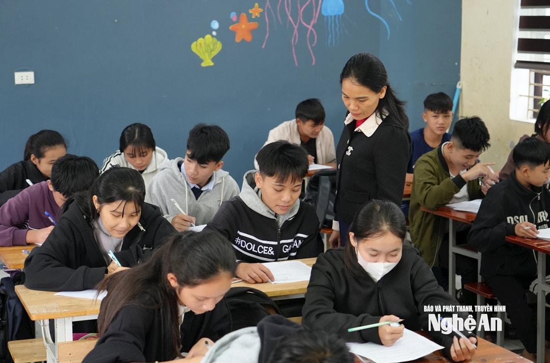 Giờ học của học sinh Trường THCS Môn Sơn, xã Môn Sơn. Ảnh Mỹ Hà
