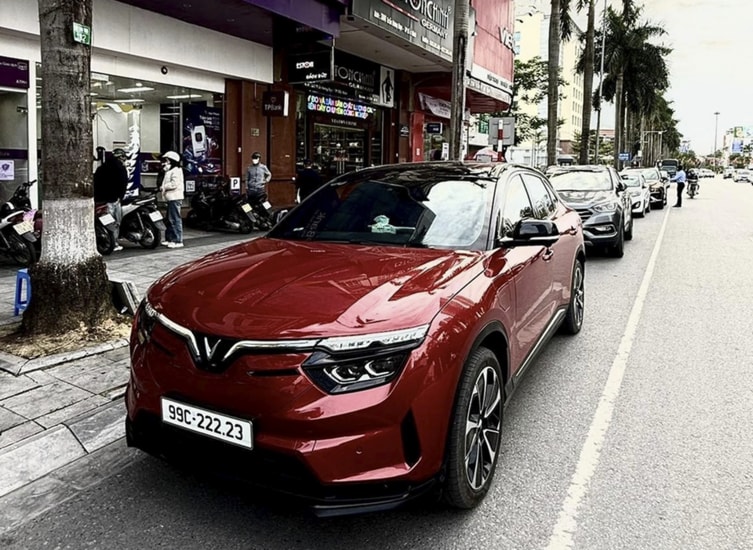 Anh Nguyễn Tú và chiếc VinFast VF 8 Plus