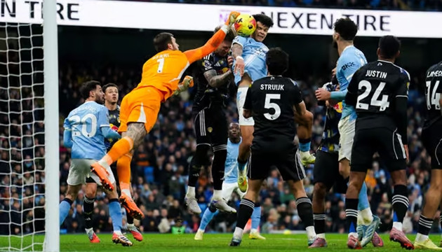 Các cầu thủ Leeds United ăn mừng bàn thắng, khẳng định vị thế đối thủ khó chịu tại Ngoại hạng Anh.