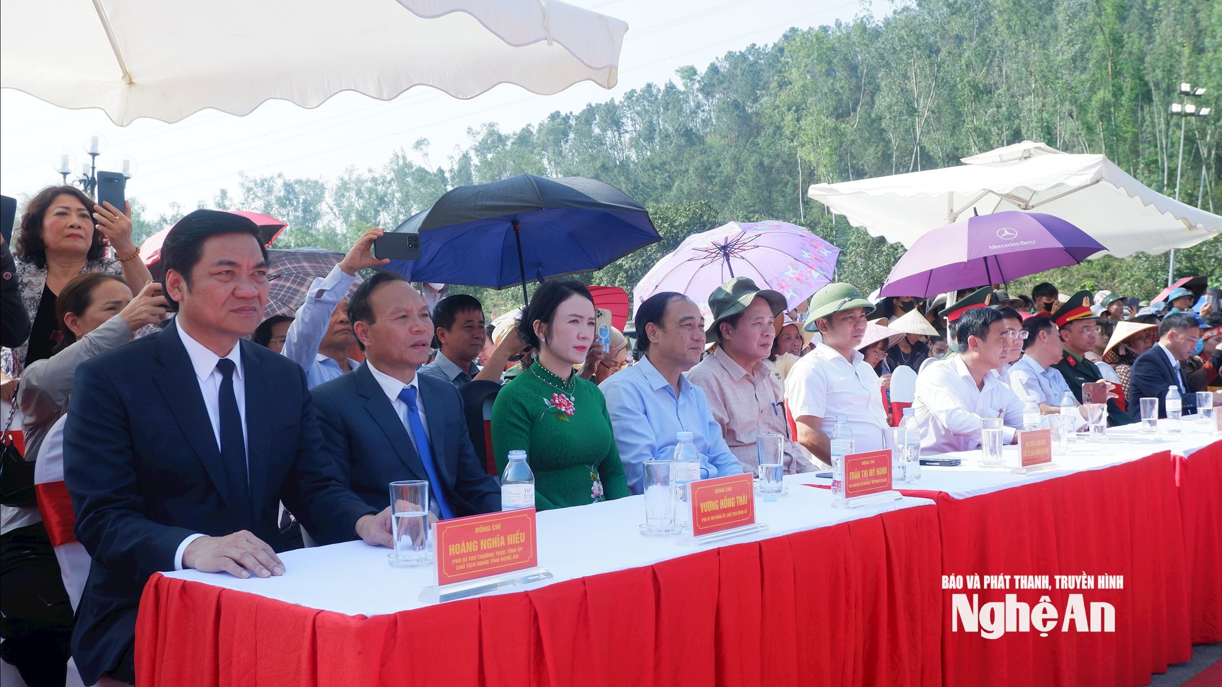 نمایندگان حاضر در مراسم افتتاحیه